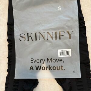 SKINNIFY Women's Black Workout Shorts